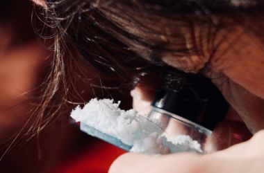 エリザベス、雪の結晶を観察中・・・