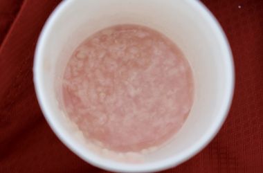 紅麹でこんなにきれいな桜色の甘酒になるそうです